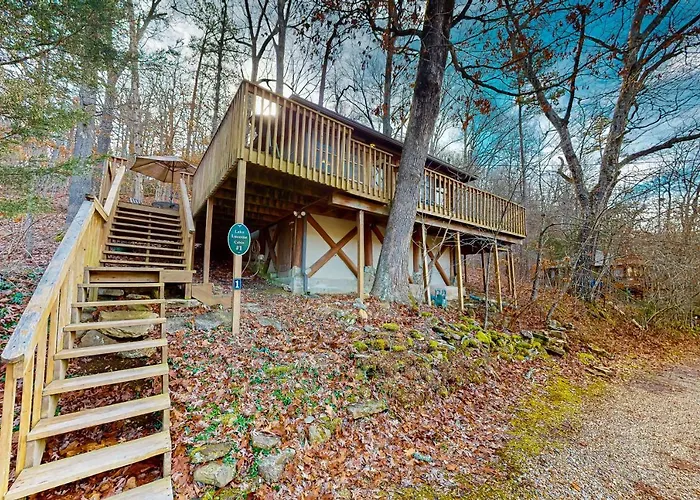 Lake Lucerne - Treehouse Cabin #01