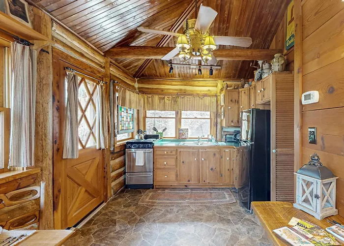 Lake Lucerne - Treehouse Cabin #01